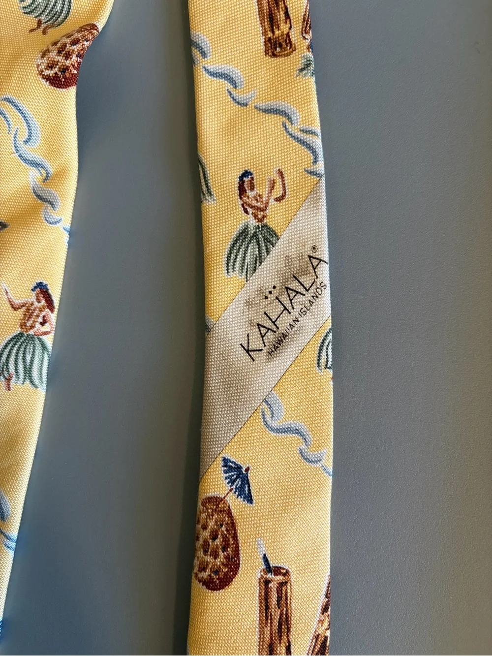 Kahala Hawaiian Islands Yellow Hula Tiki Novelty Necktie